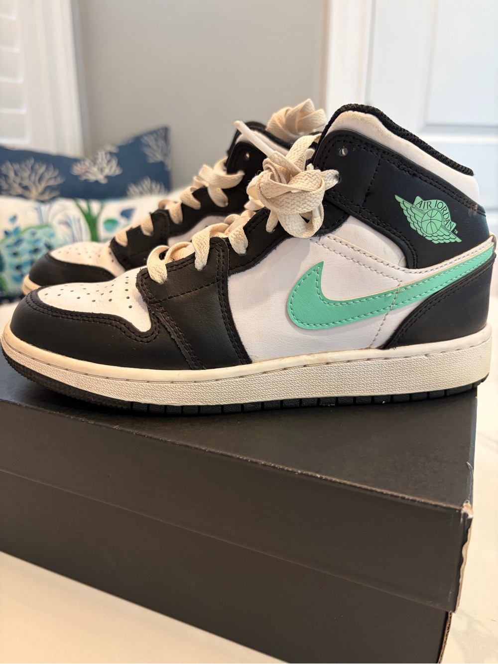 Jordan 1 Mid Sneakers - Green glow/black, Size 4.5Y (Big kids)